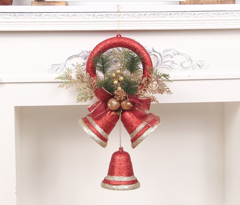 Kerst bel krans – ronde rode krans met strik, dennegroen en drie belletjes – haarddecor
